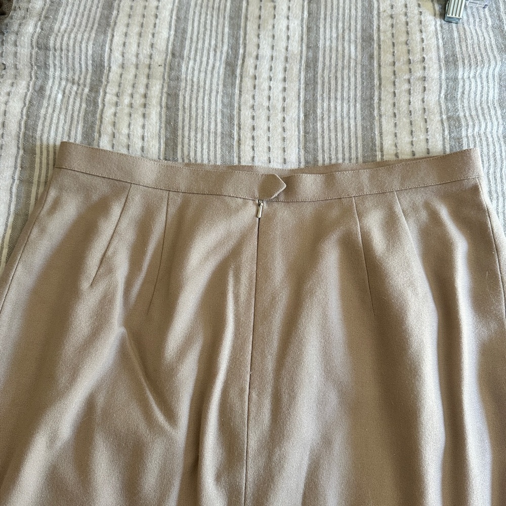 Custom made ladies 90s beige wool suit. Vintage - Picture 11 of 15